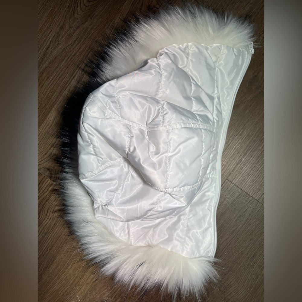 Women's White Puffer Jacket with Faux Fur Hood - Picture 4 of 5